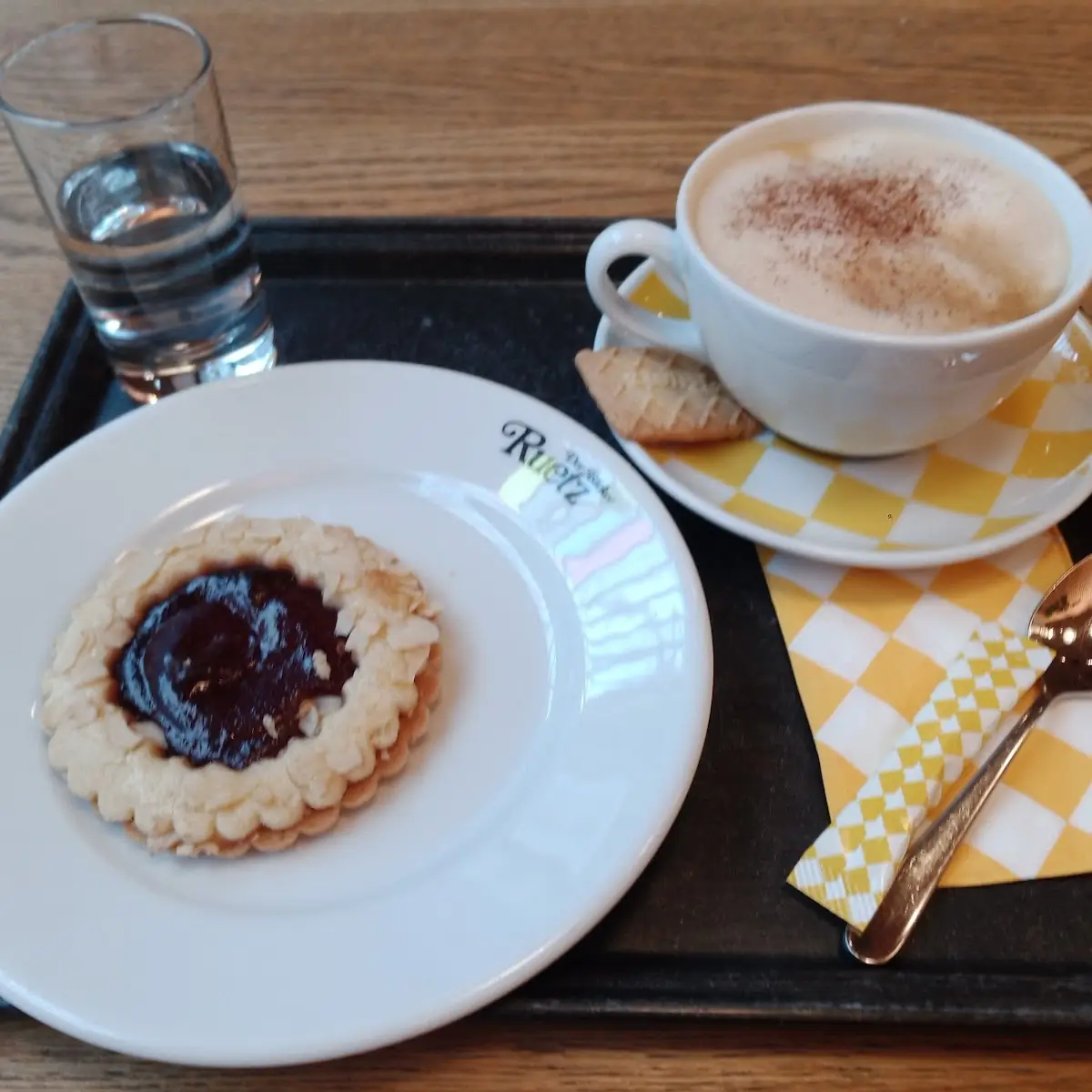 Linzer Ring Mit Cappuccino