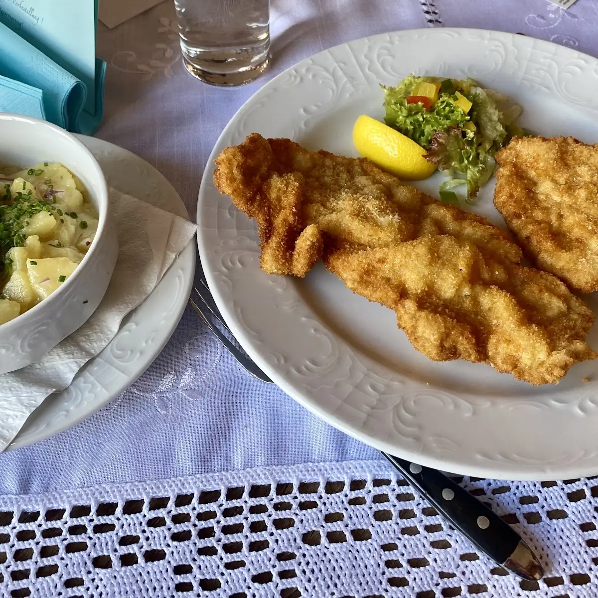 Wiener Schnitzel Vom Schwein Mit Erdäpfelsalat