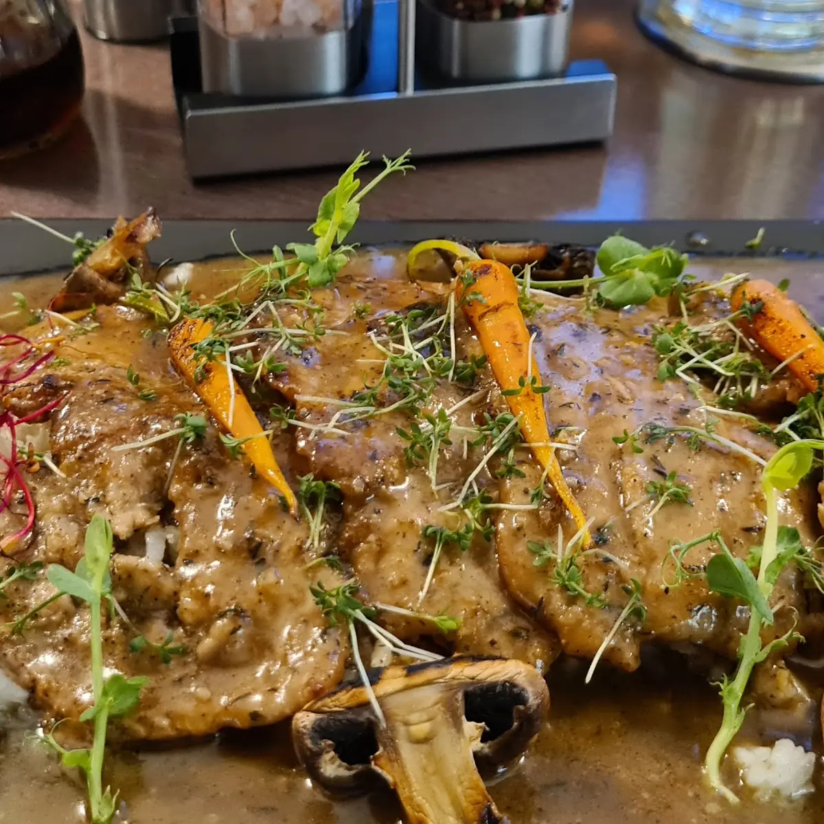 Naturschnitzel, Panorama Caffe Brasserie