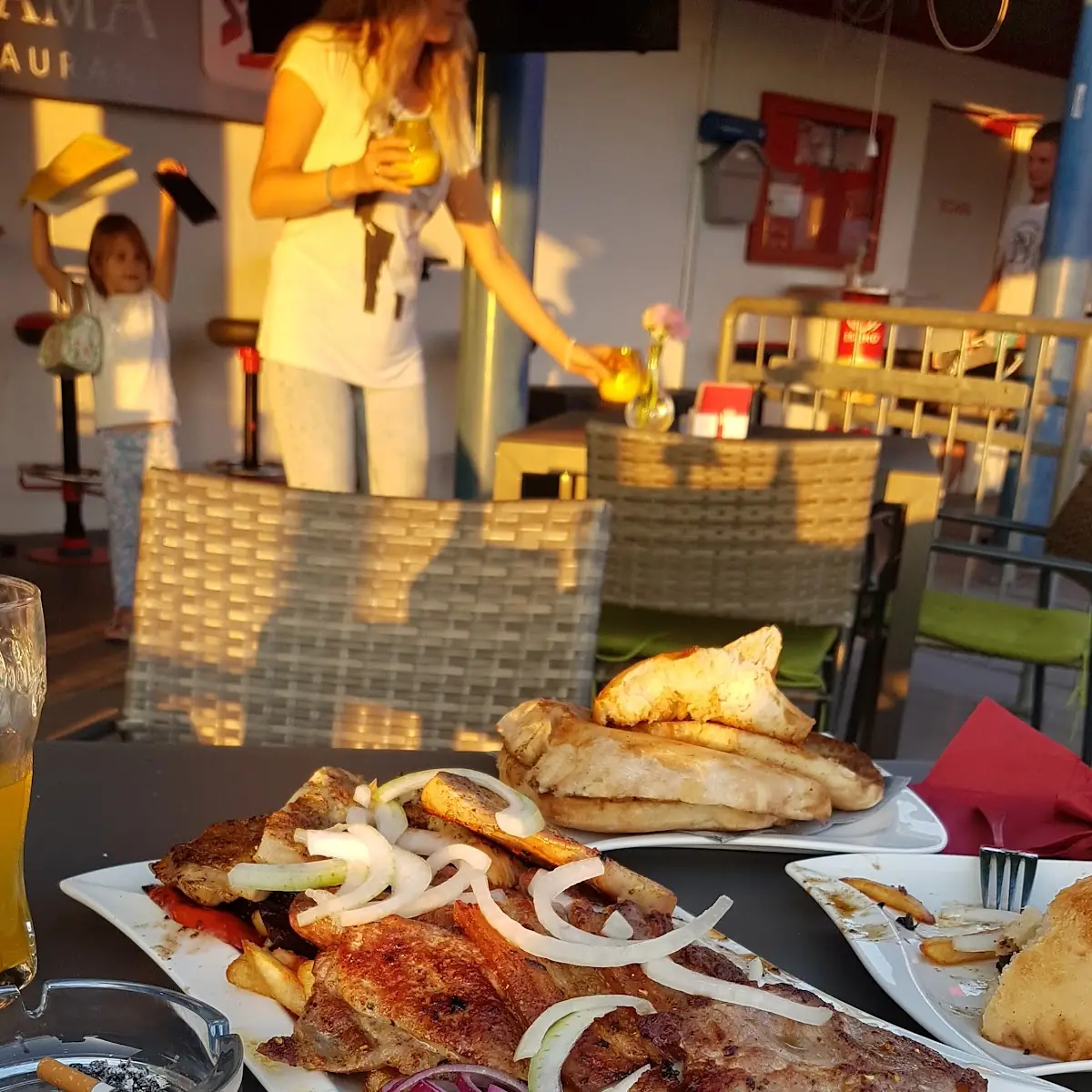 Proleća Prsa, Panorama Caffe Brasserie