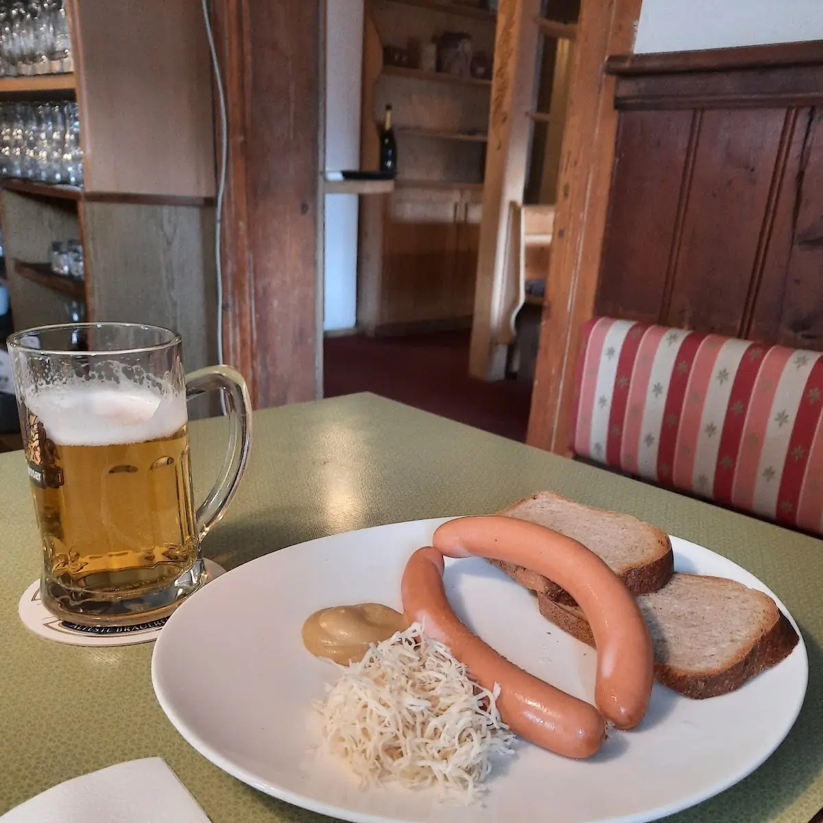 Wiener Wurstel Mit Senft Kren Landbrot