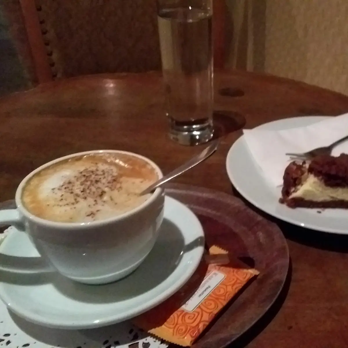 Cappuccino Und Russischer Zupfkuchen