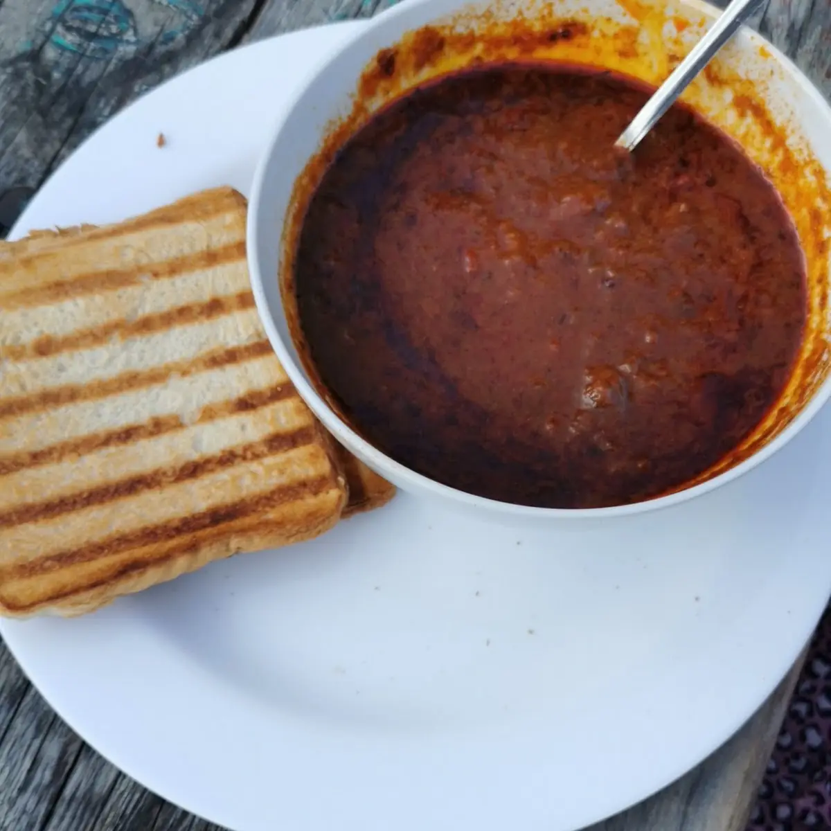 Rindsgulasch Mit Semmel
