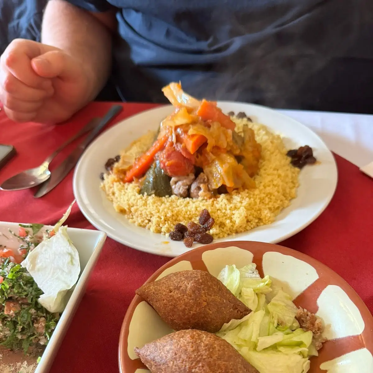Kibbeh Makliye Tabbouleh Und Le Cedre Couscous