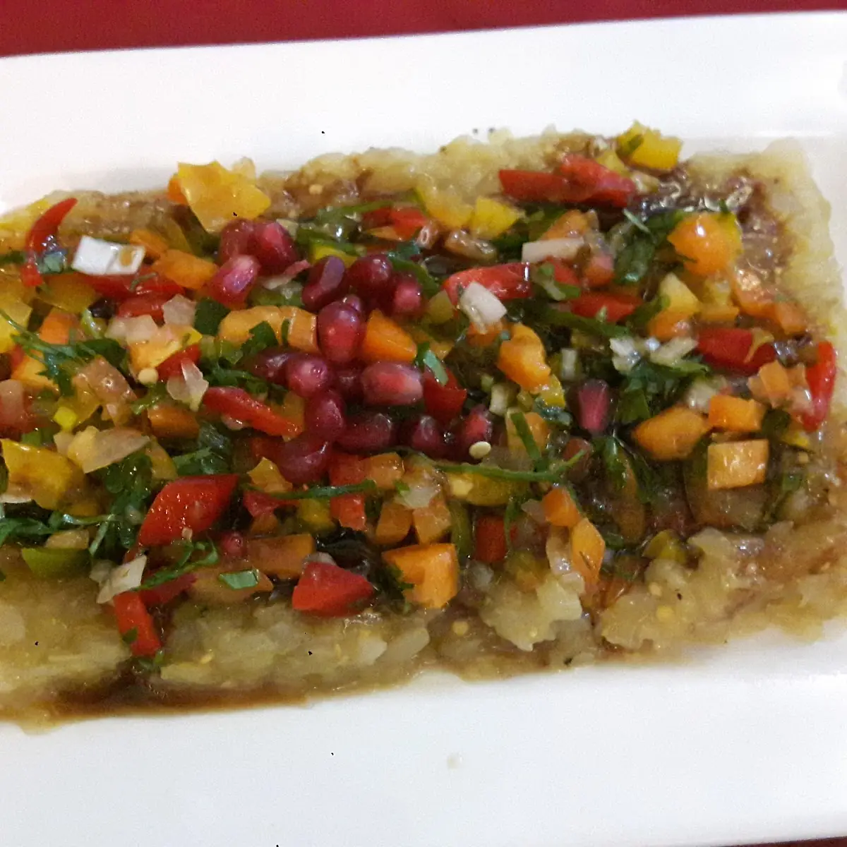 Salat Alrahib Mit Melanzani Und Granatapfelkernen