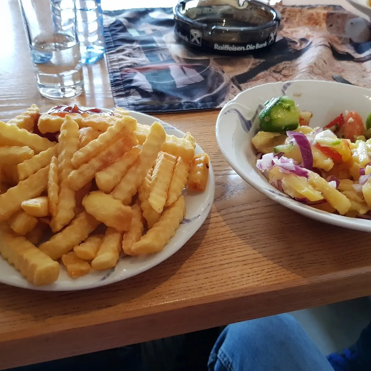 Pommes Und Salat