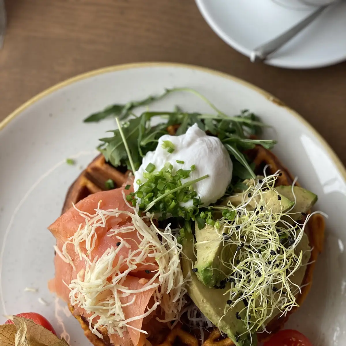 Süßkartoffelwaffel Mit Lachs Und Pochierten Ei