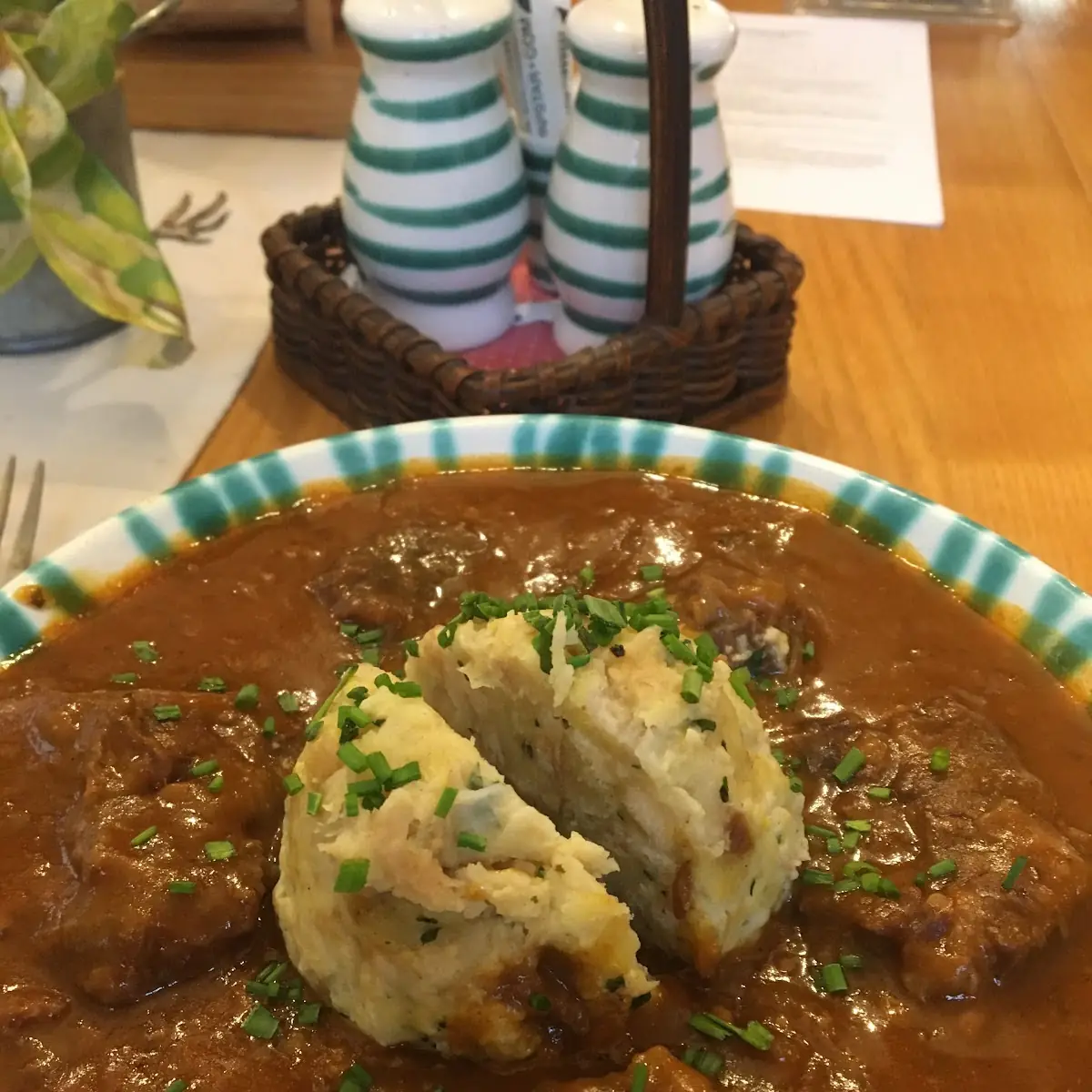 Gulasch Mit Semmelknödl