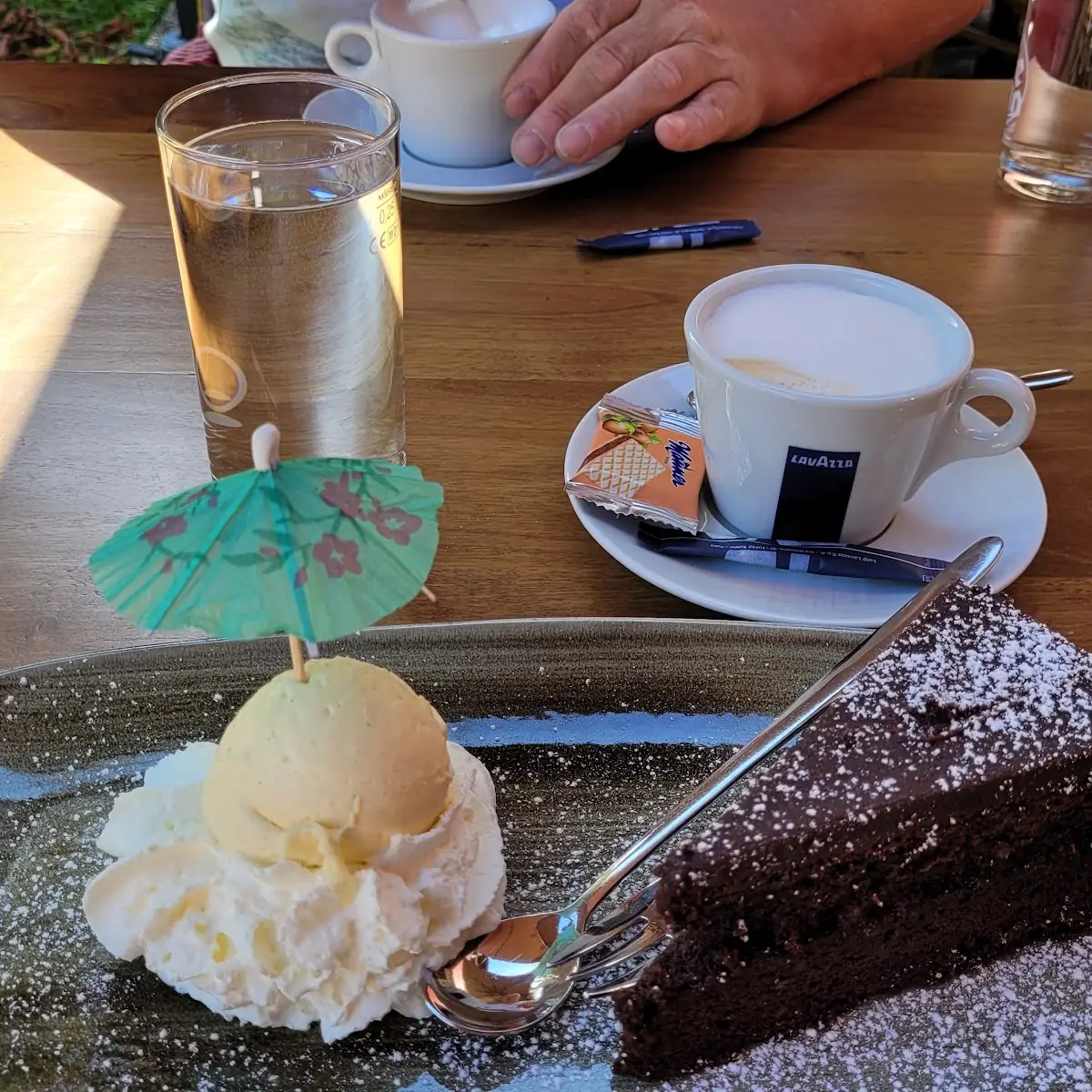 Sachertorte Mit Vanilleeis