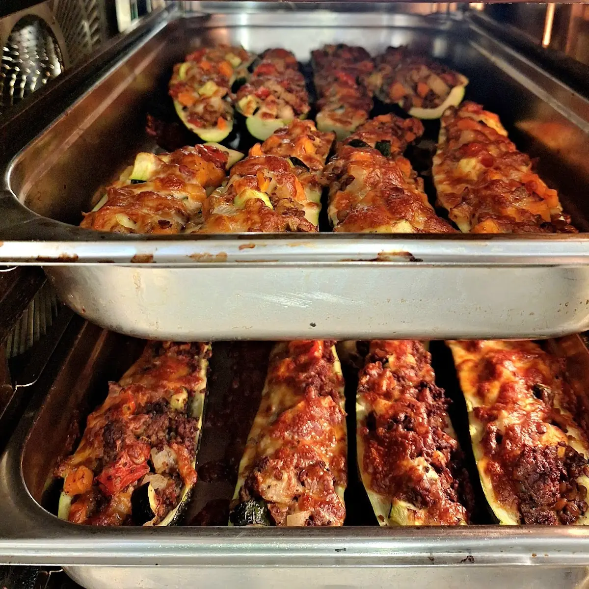 Gefüllte Zucchini