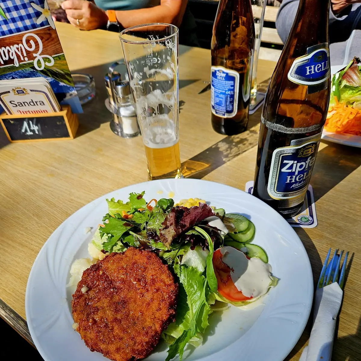 Kaspressknödel Mit Salat