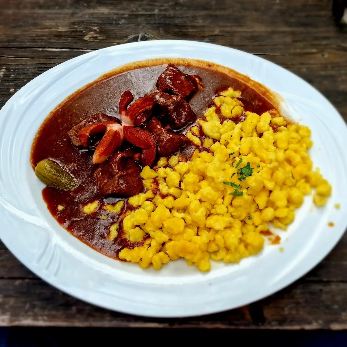 Rindsgulasch Mit Spätzle Semmelknödel Waren Aus