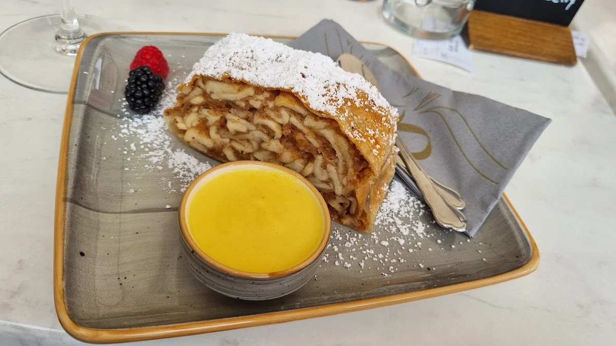 Apfelstrudel Mit Vanillesoße