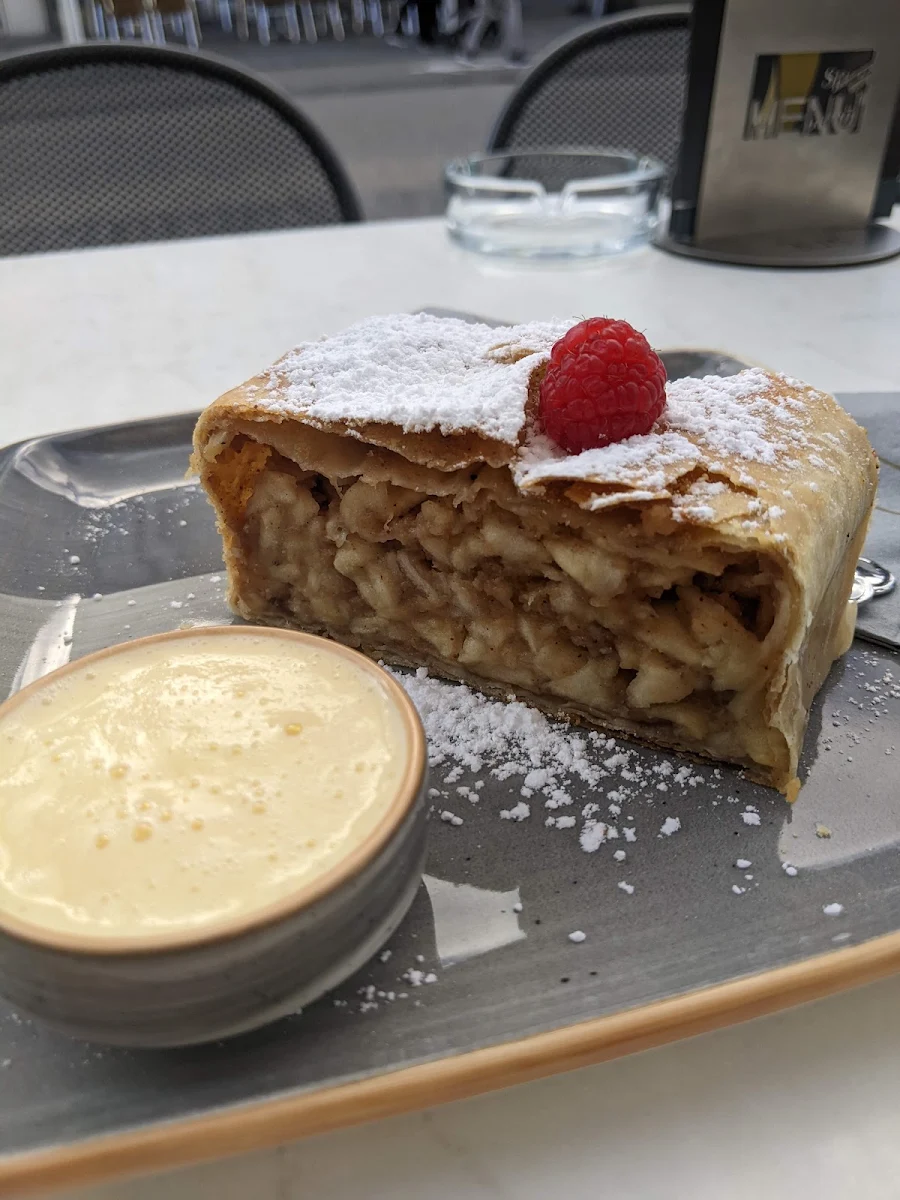Applestrudel with Vanilla- Sauce