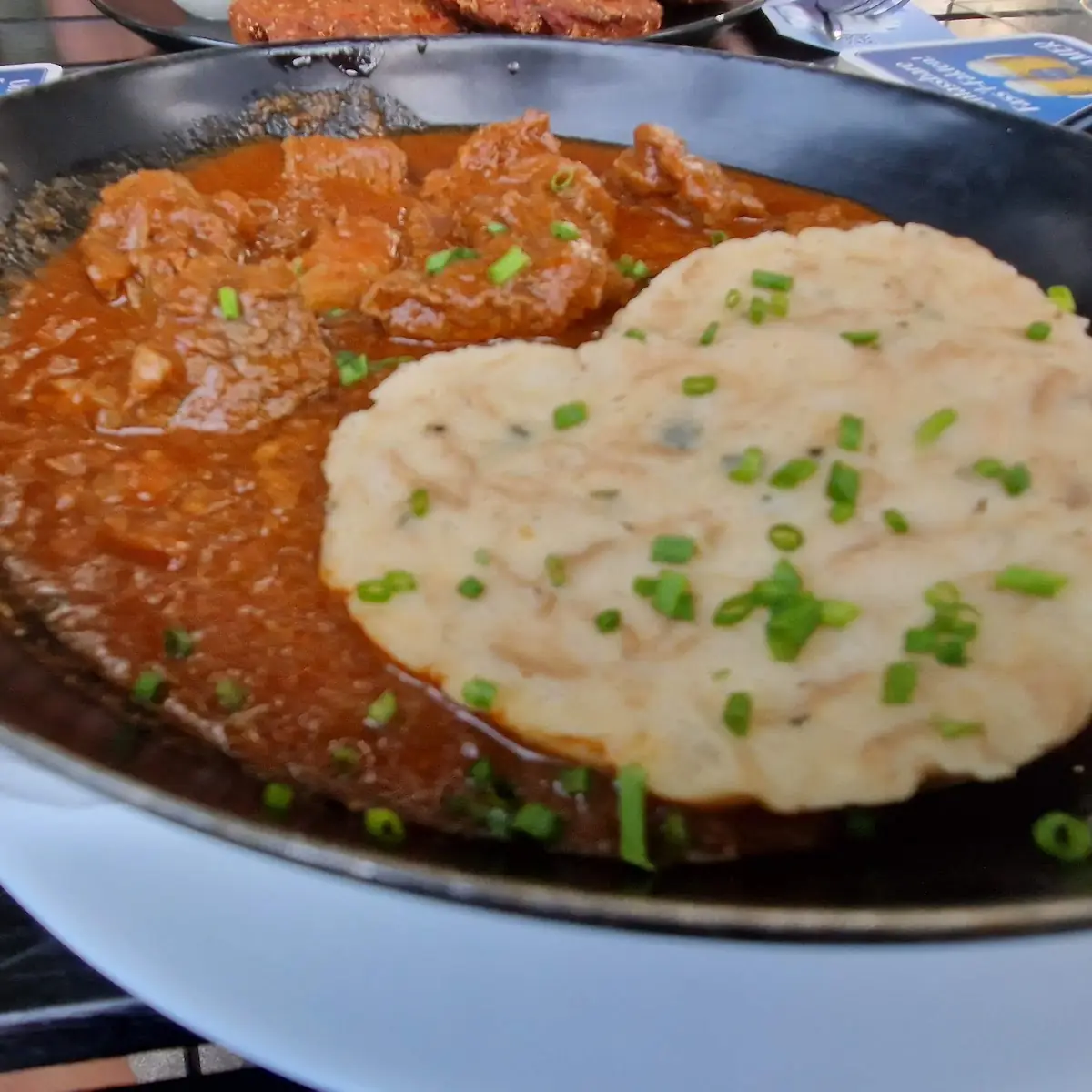 Gulasch Mit Serviettenknödel