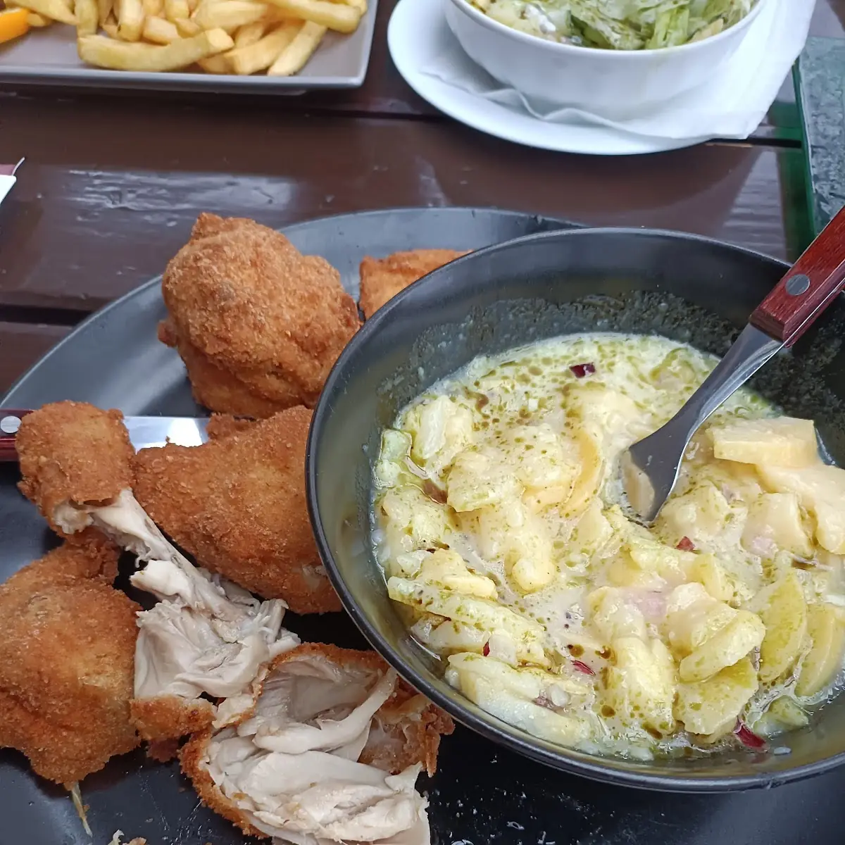 Halbe Backhendl Mit Kartoffelsalat