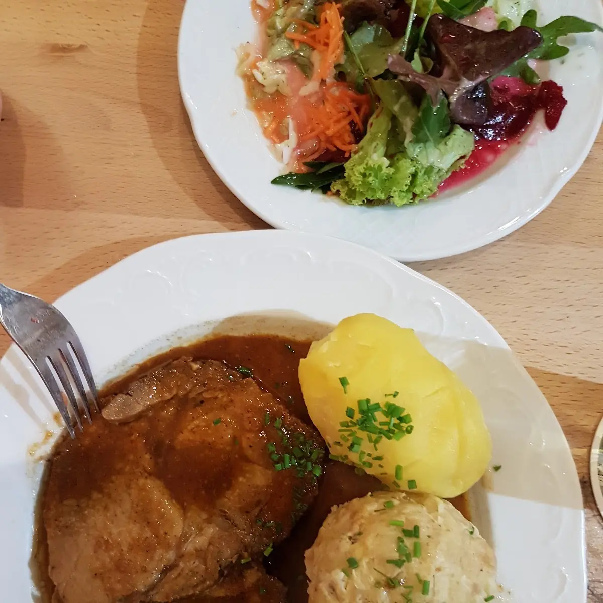 Hirschbraten Mit Semmel Knödel & Rotkraut