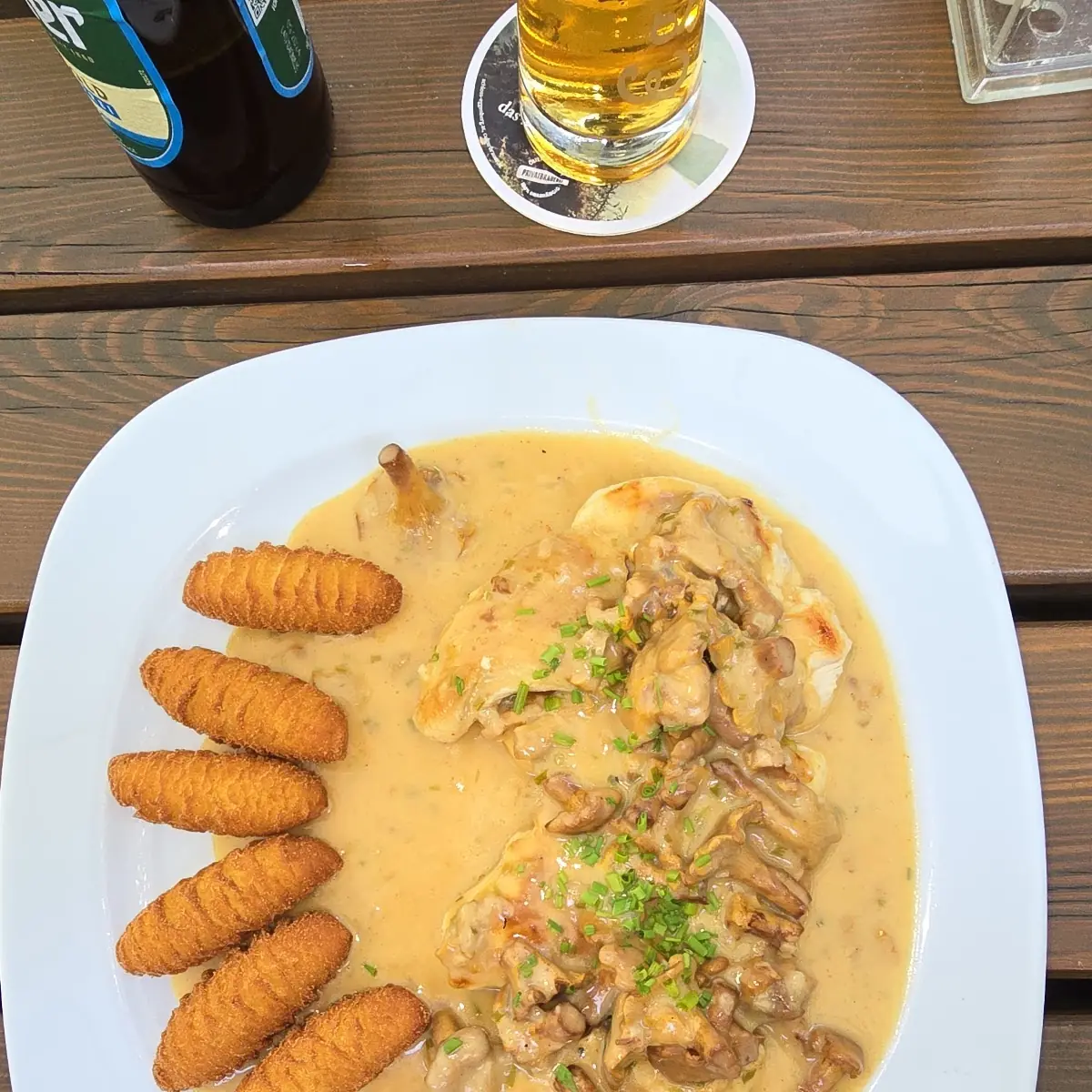 Hühnerfilet Mit Eierschwammerl Und Kroketten