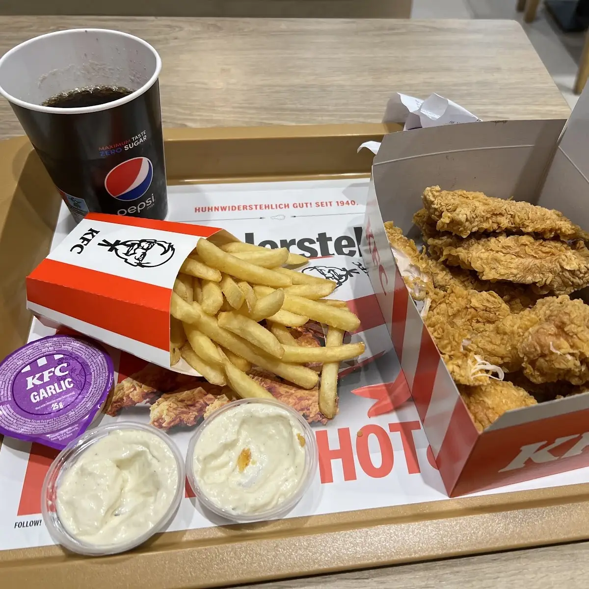Strips Menü Mit Knoblauch Soße