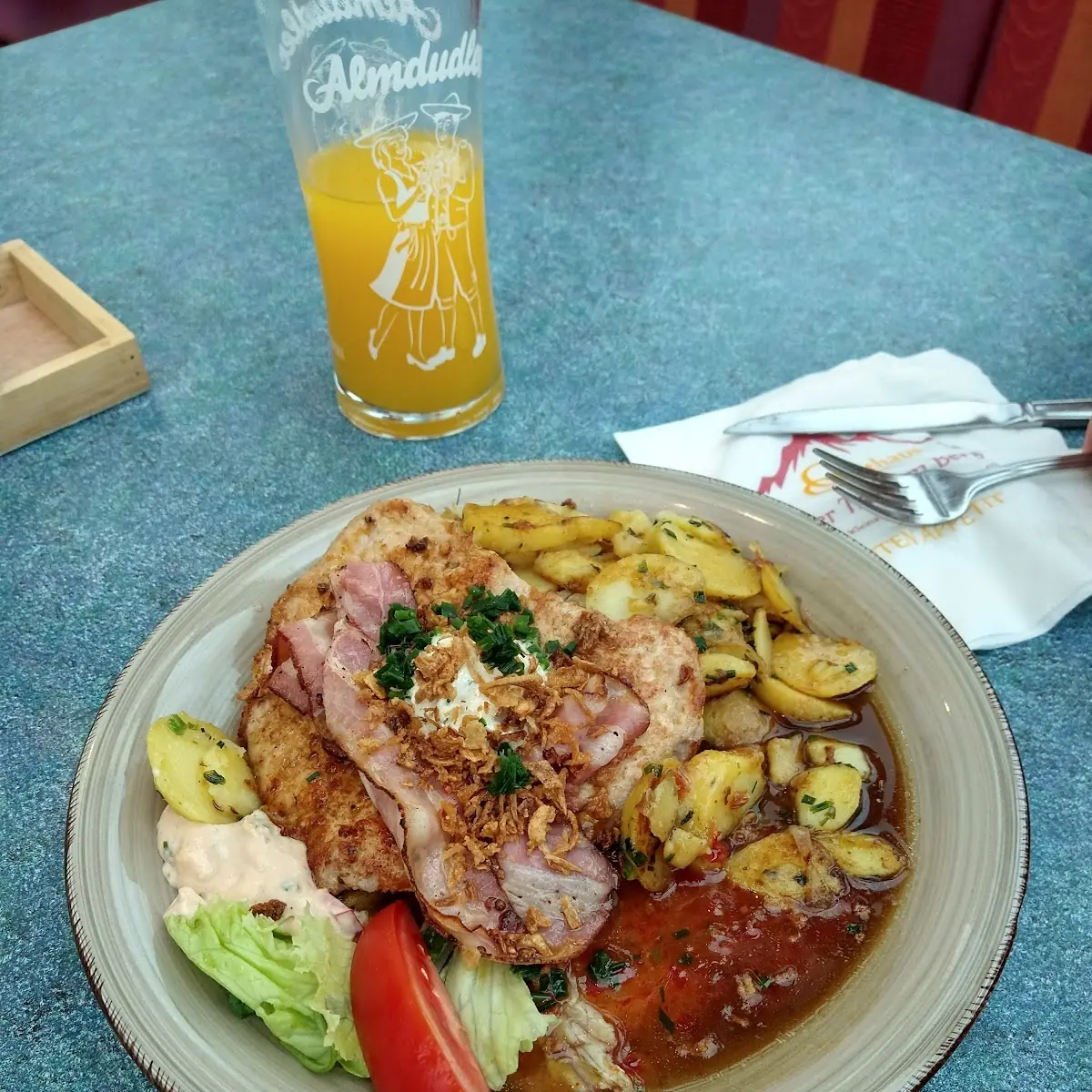 Holzfäller Mit Bratkartoffeln