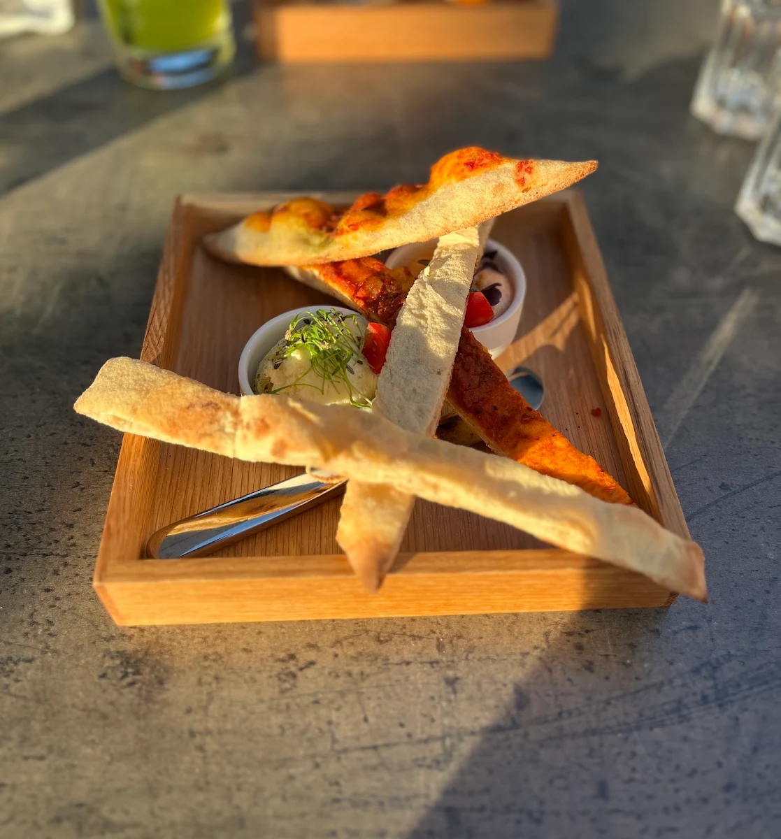 Taurum Gedeck Foccacia & Aufstrich