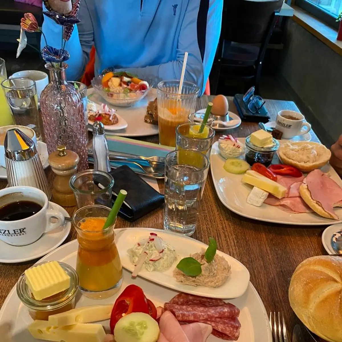 Großes Und Kleines Frühstück