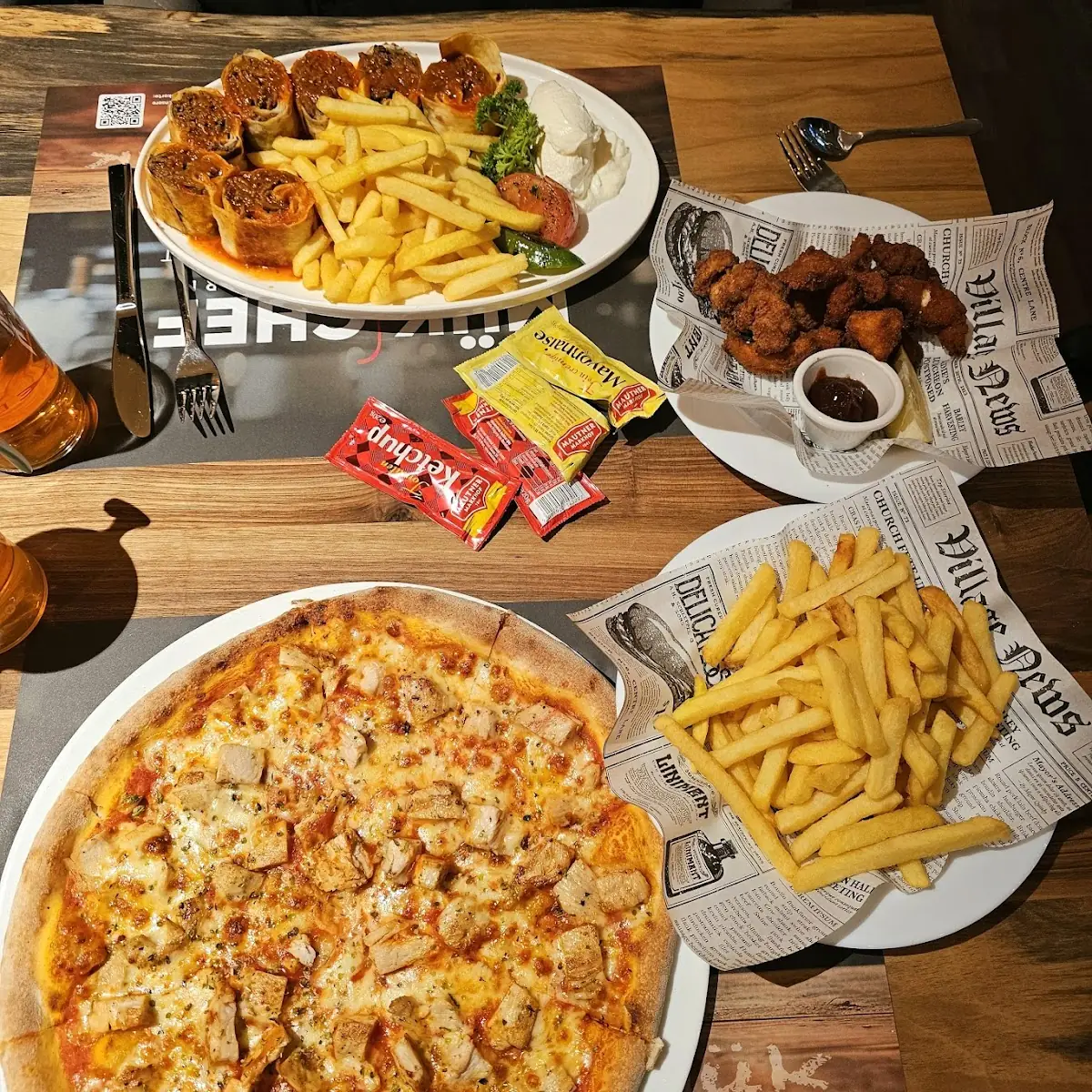 Pizza Und Beyti Kebab Mit Chicken Fingerfoods