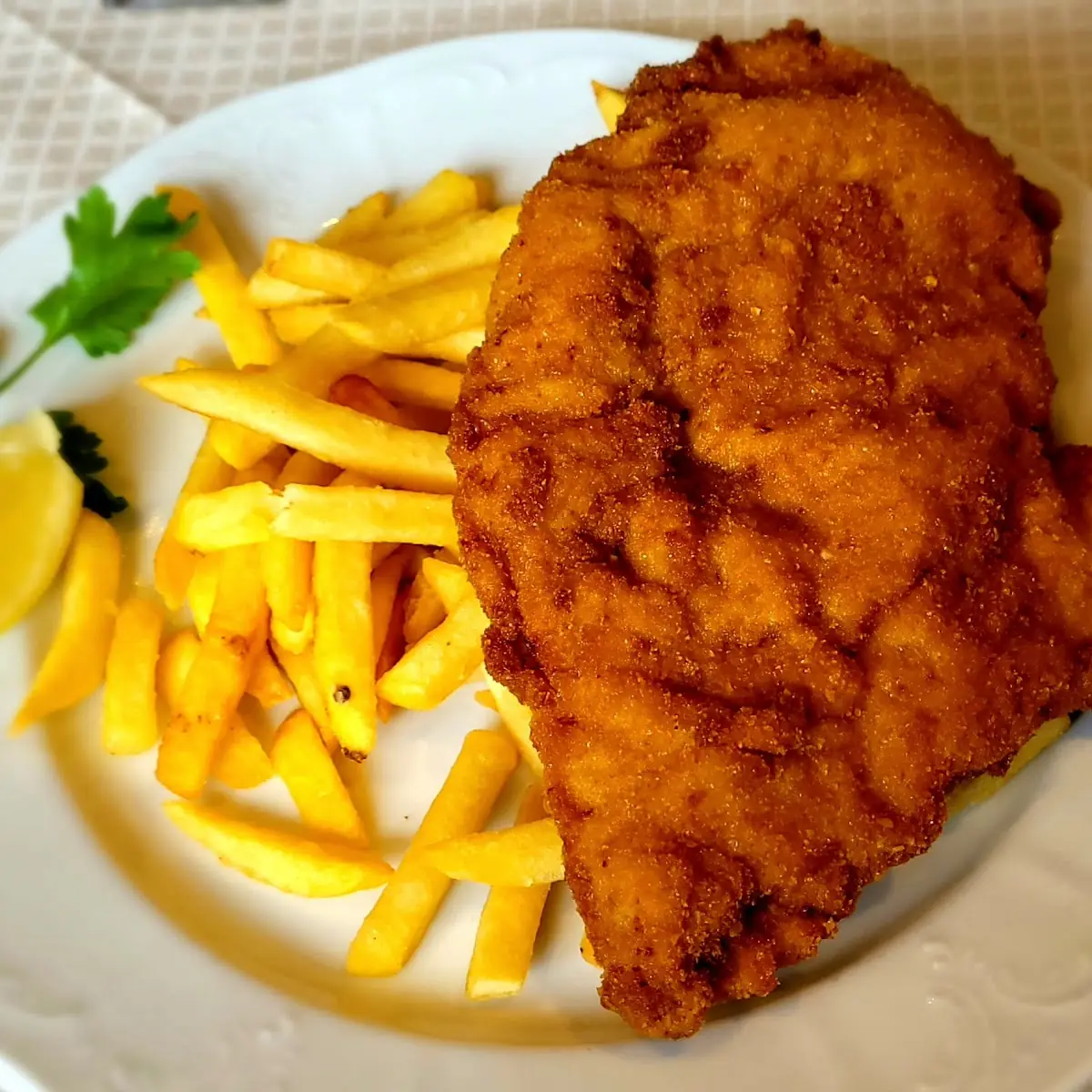 Wiener Schnitzel Mit Pommes Frites