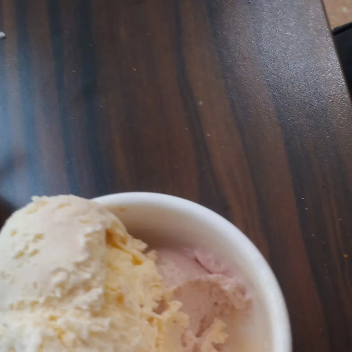 Vanille- Erdbeer- Schokoeis