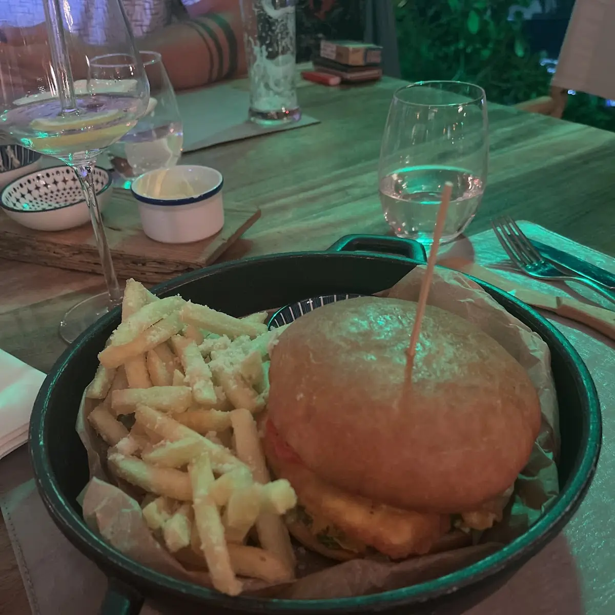 Chickenburger Mit Parmesanpommes