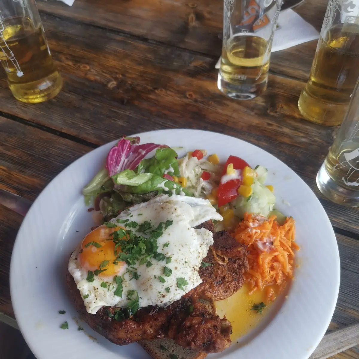 Kotelett Mit Spiegelei Und Leckerei