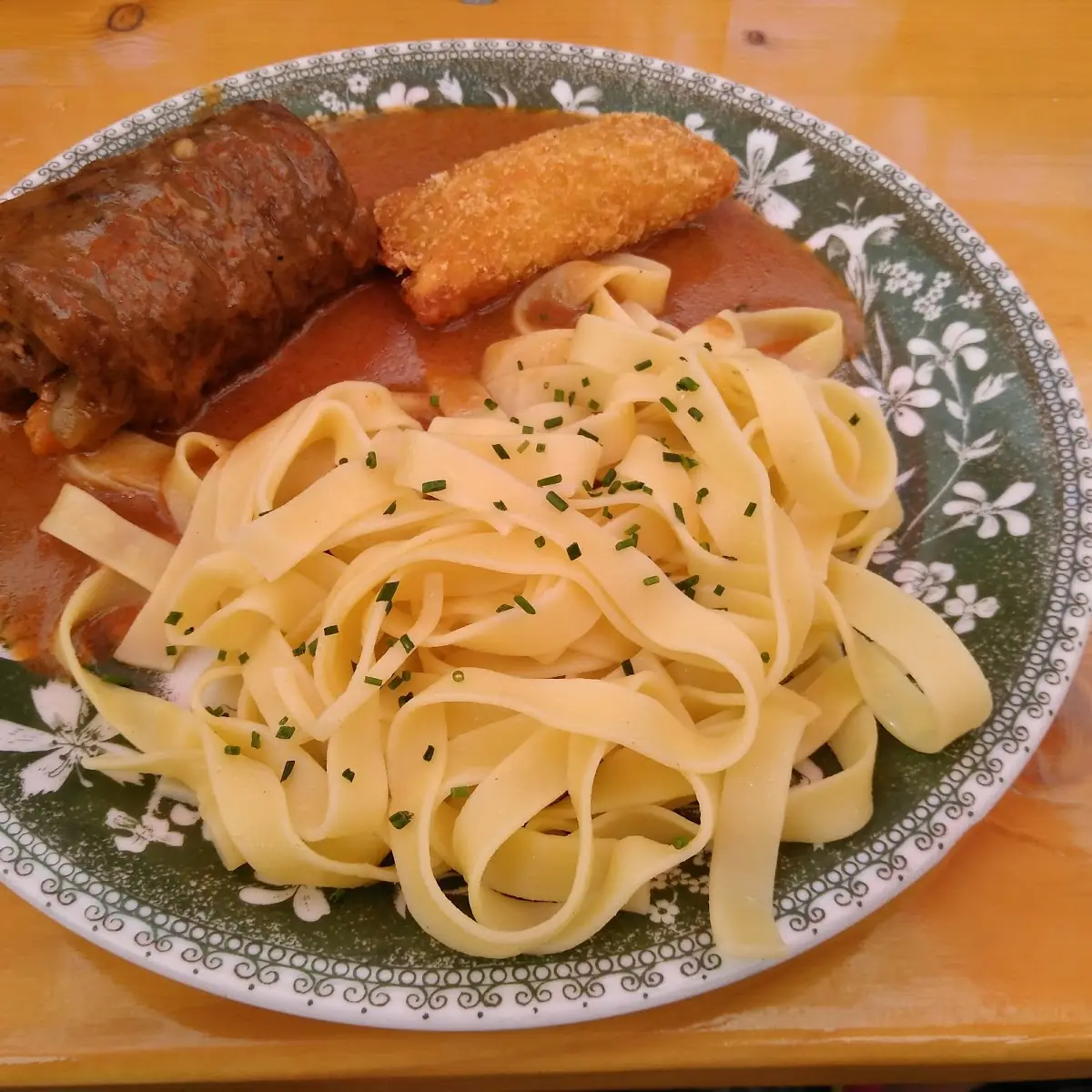 Fleisch Und Nudeln