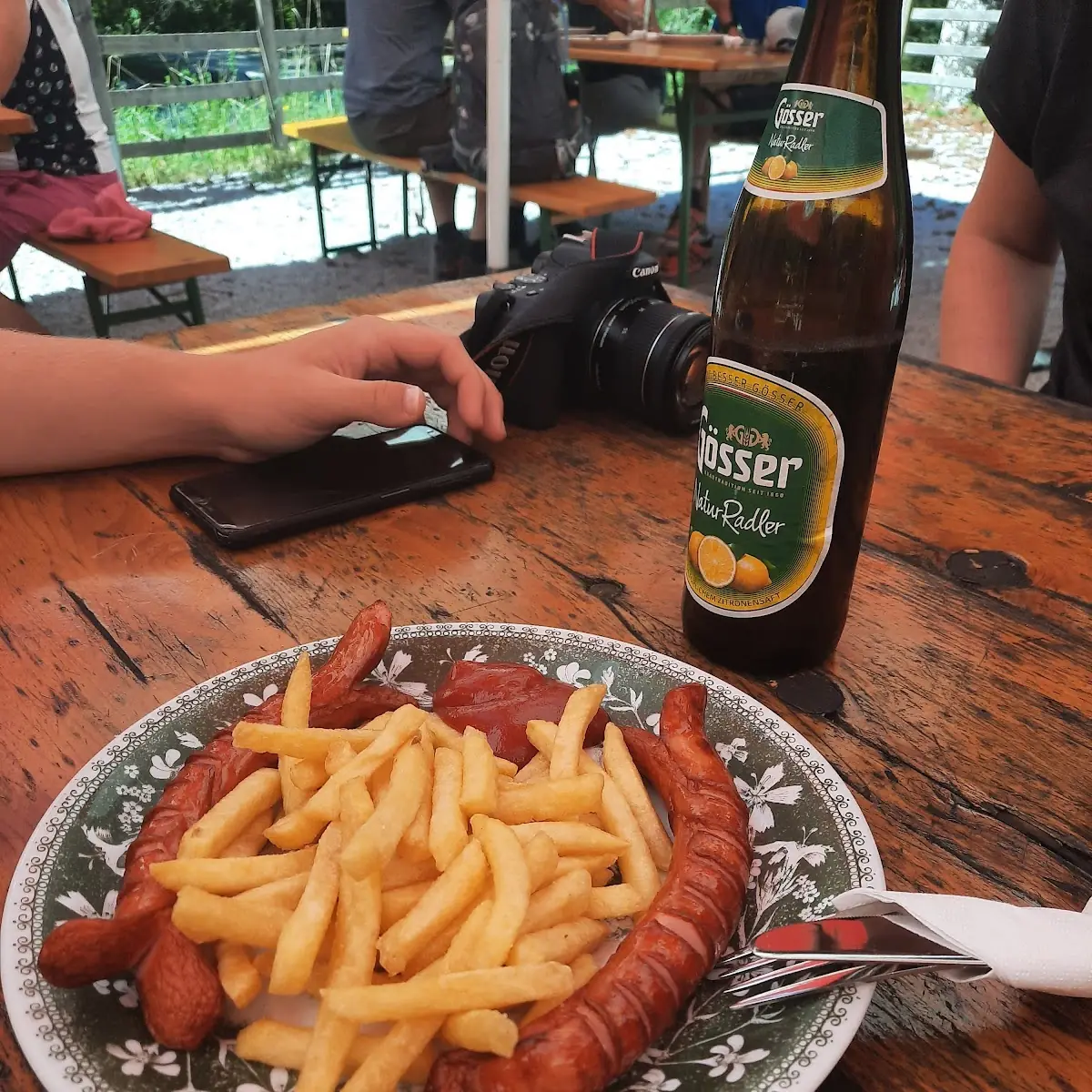 Knacker Mit Pommes