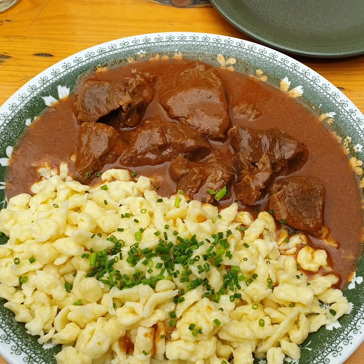 Spätzle Mit Gulasch