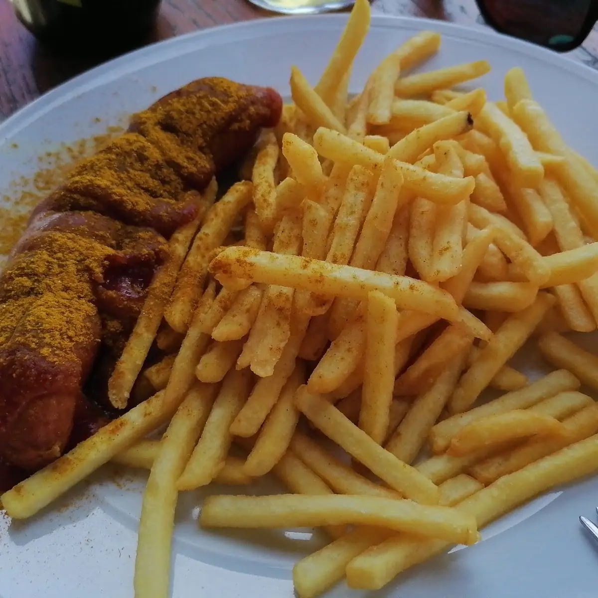 Currywurst Pommes