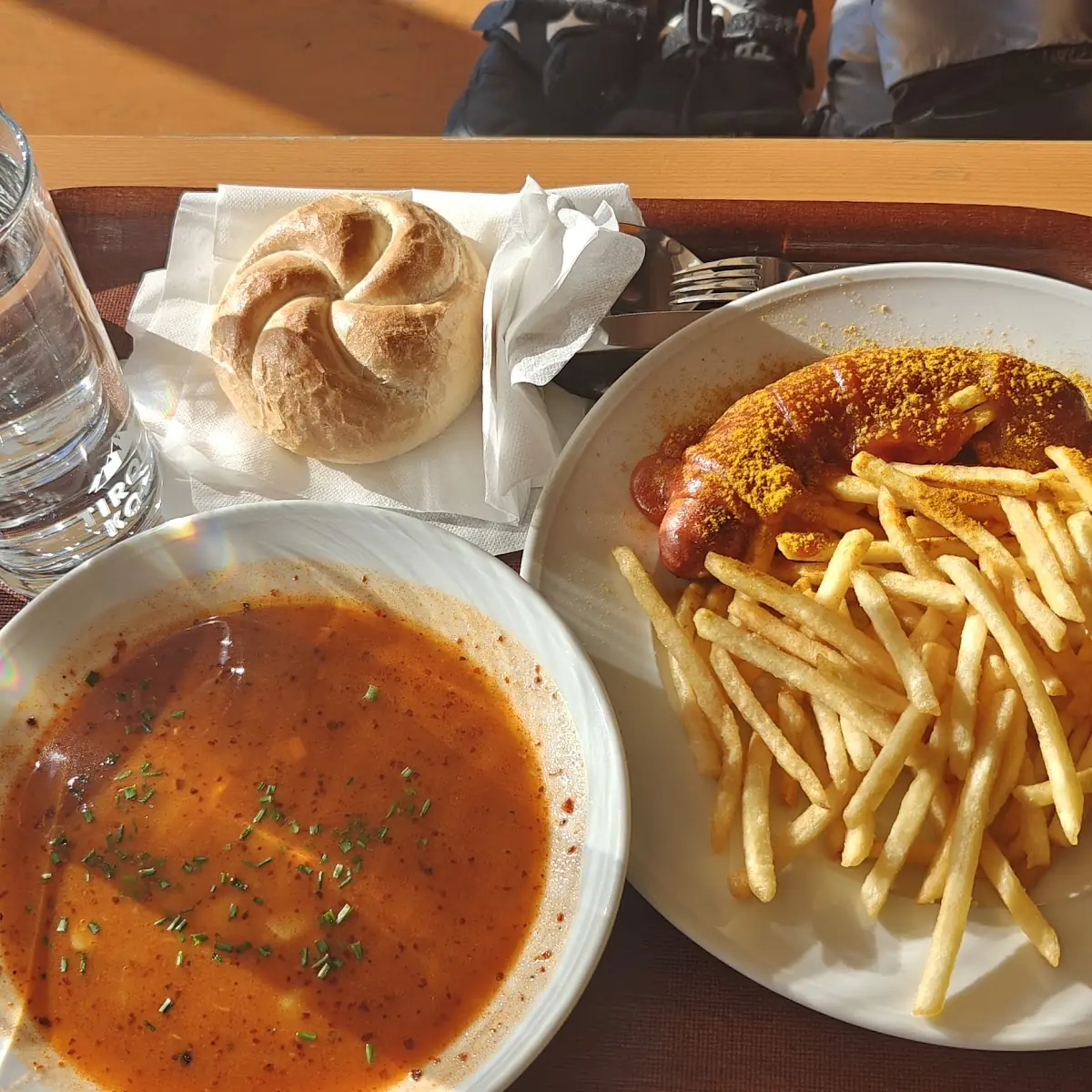 Gulaschsuppe Und Currywurst