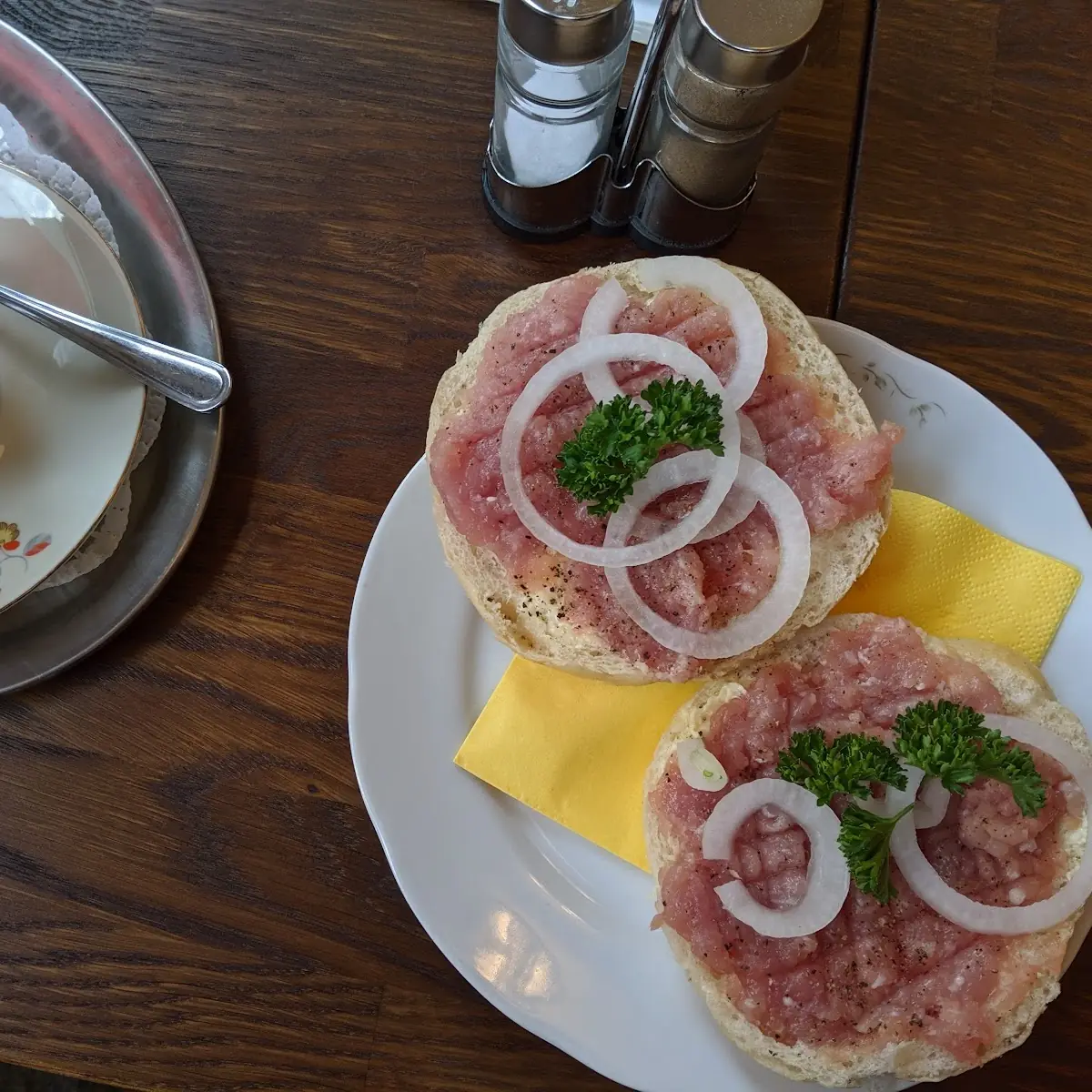 Mettbrötchen