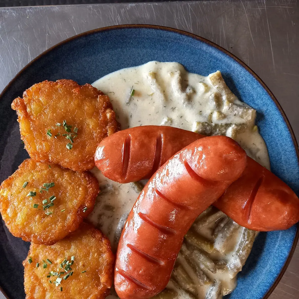 Augsburger Mit Rahmfisolen Und Röstis
