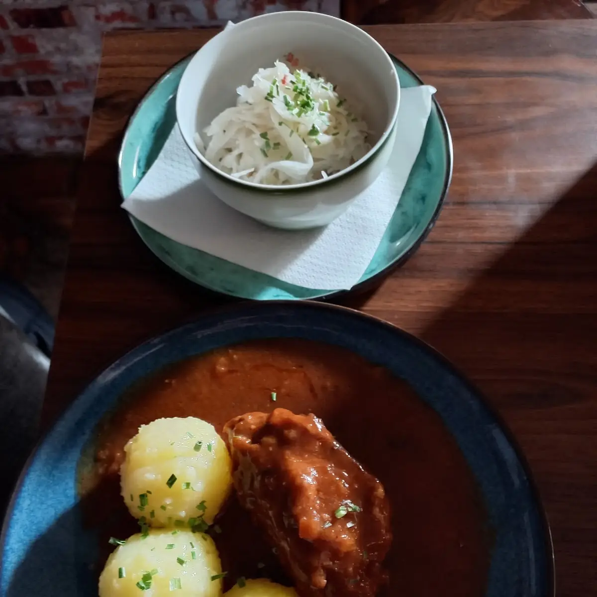 Schweinshaxer'l Mit Kartoffelknödel