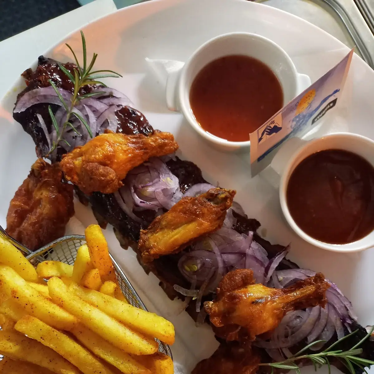 Texas Rib's Mit Pommes Und Dip