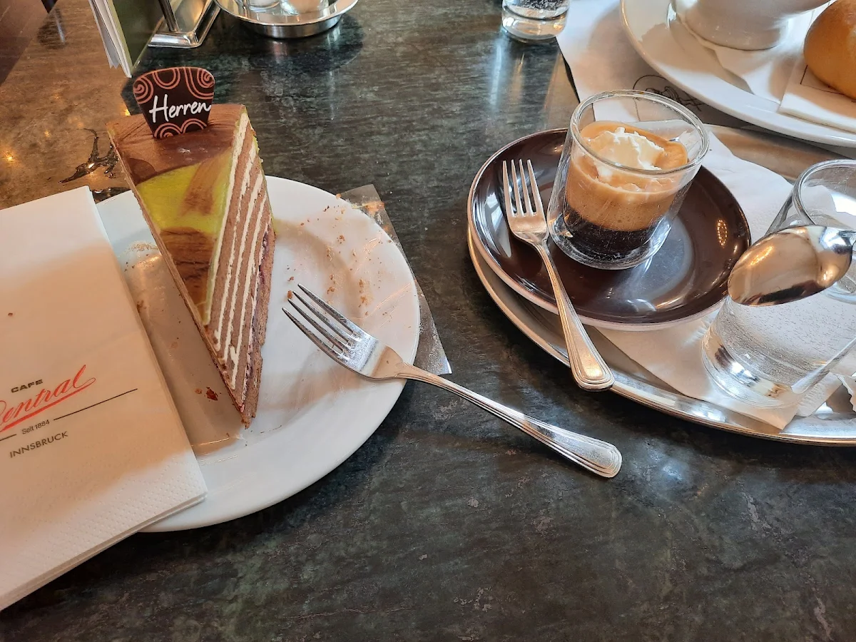 Herrentorte Und Kapuziner