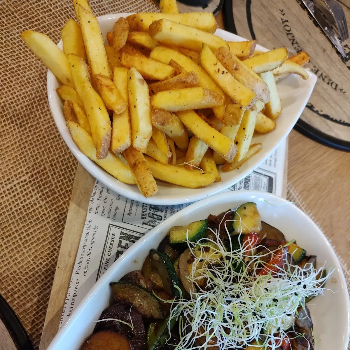 Pommes Frites Und Röstgemüse