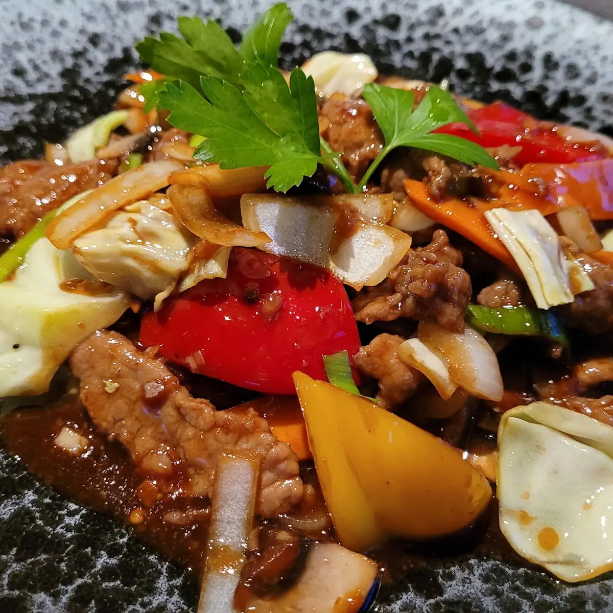 Rindfleisch Mit Zwiebeln Und Paprika