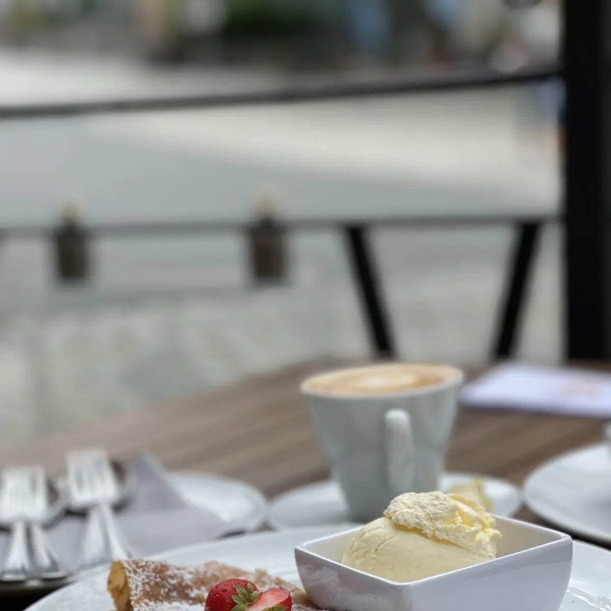 Apfelstrudel With Vanilla Ice