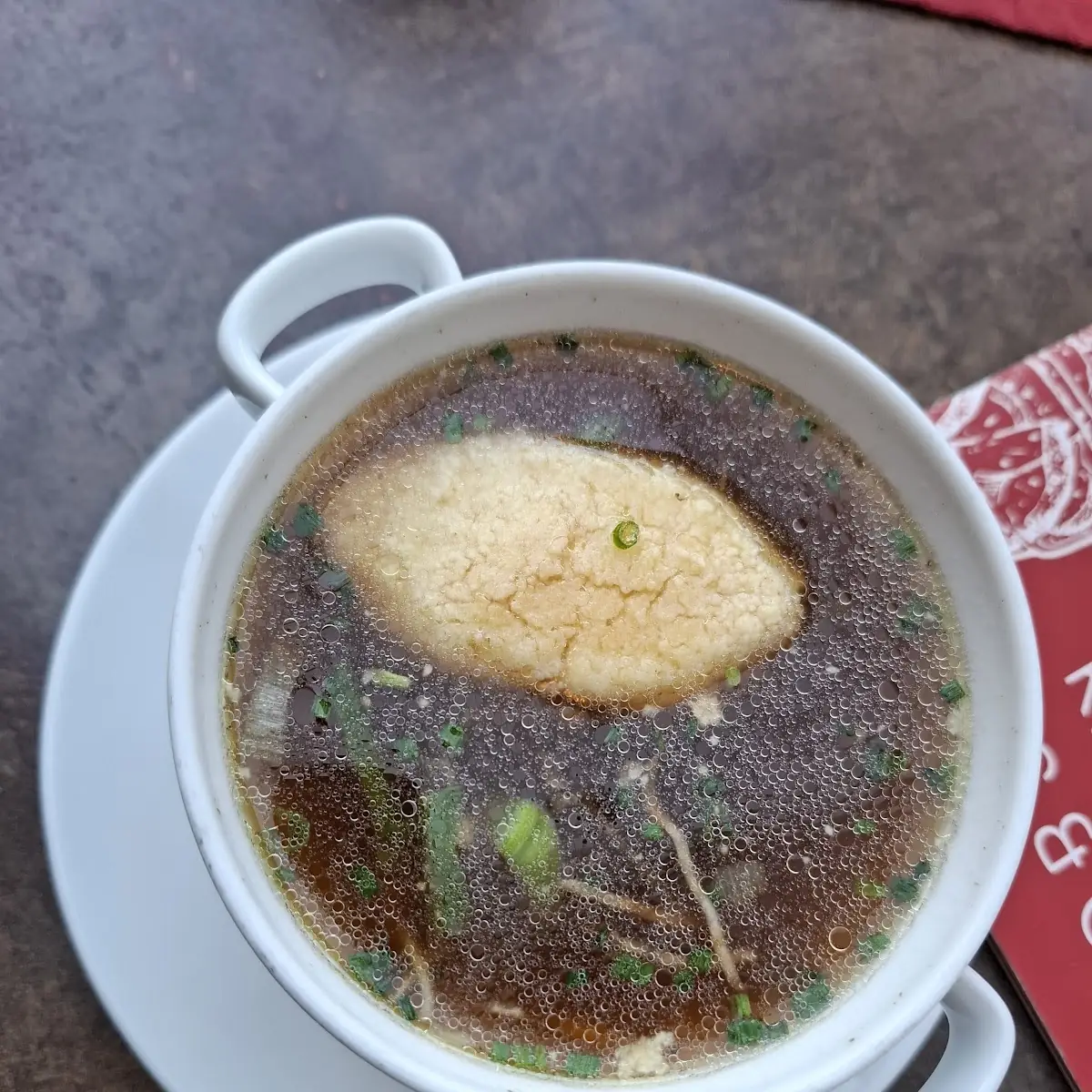 Kräftige Rindsuppe