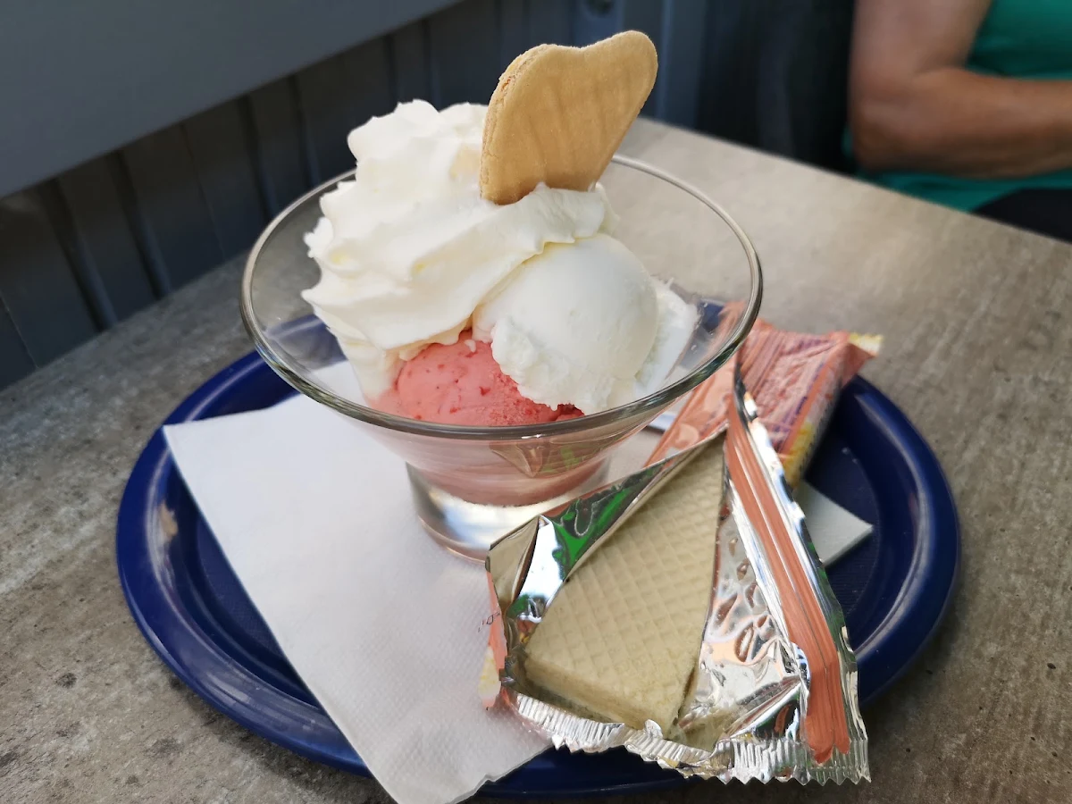 Fruchteis Mit Schlagobers