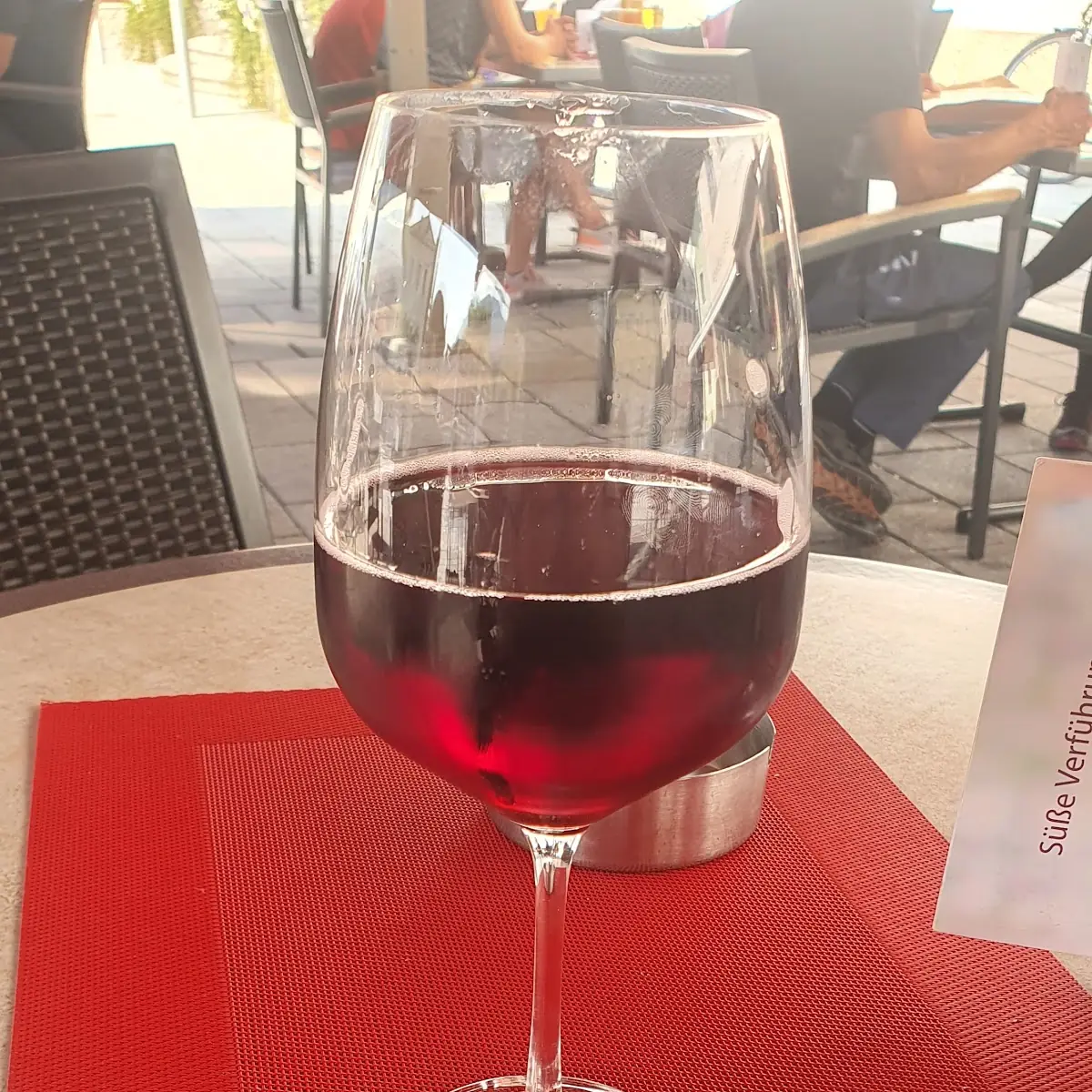 Glas Rotwein
