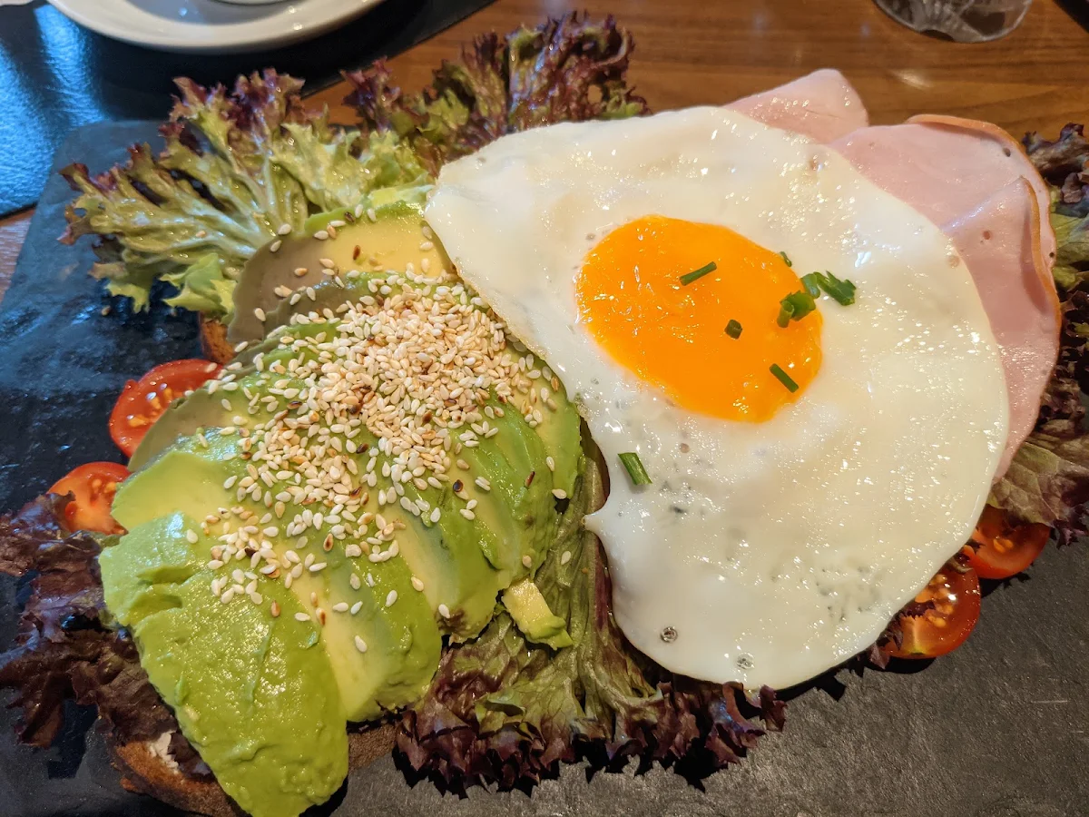 Avocado Toast Mit Lachs