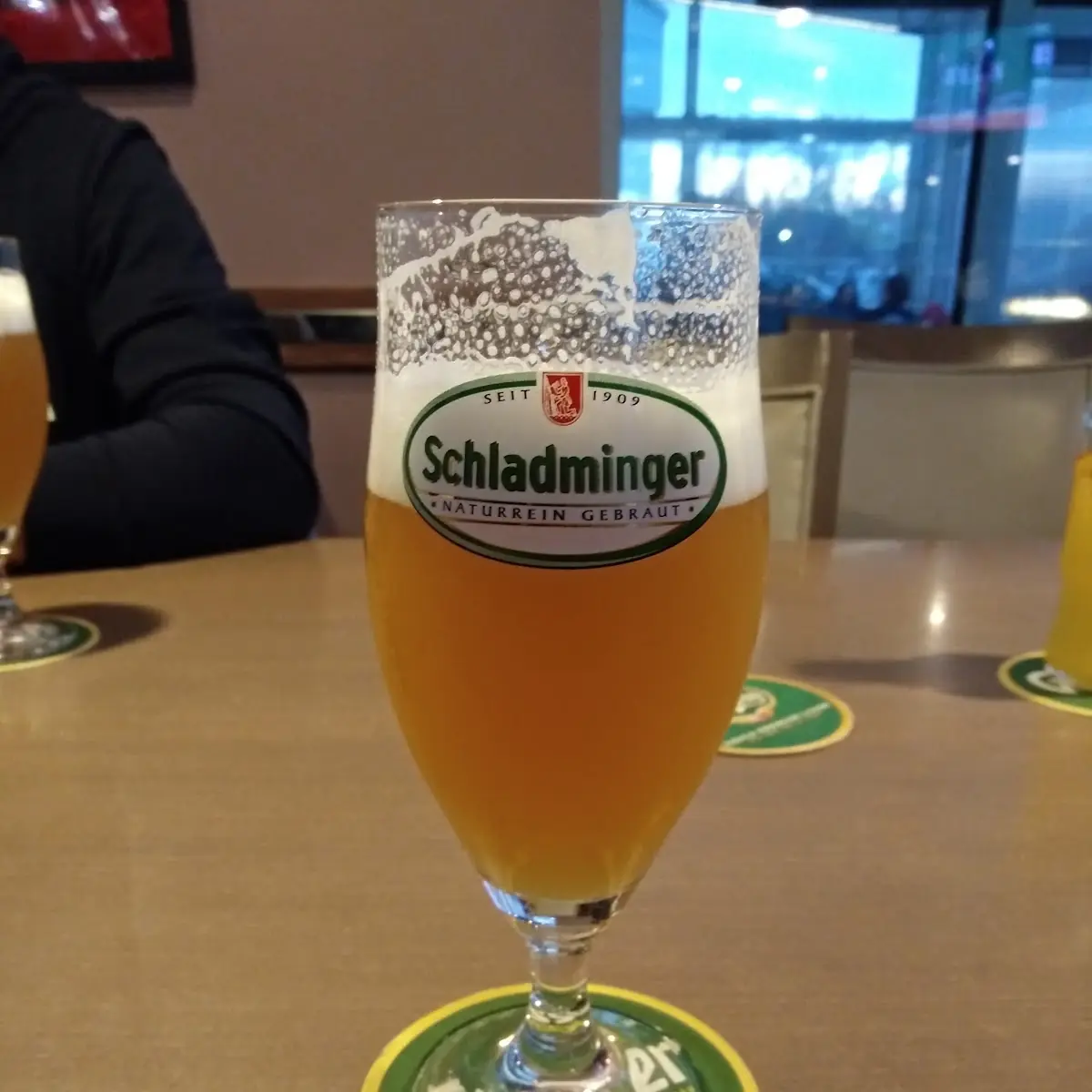 Costillas BBQ, Sportsbar-Happyland