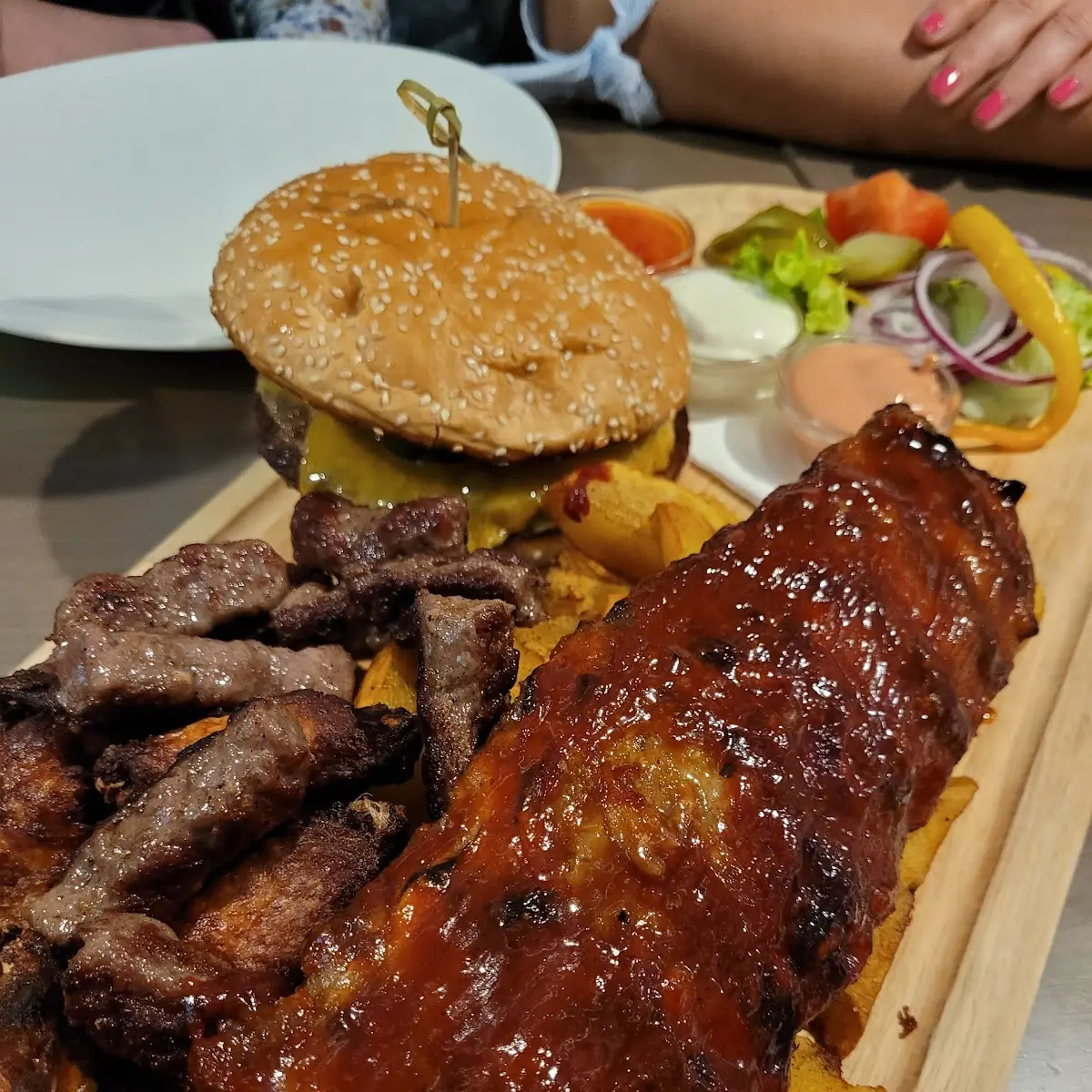 Spareribs, Sportsbar-Happyland